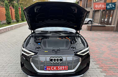 Позашляховик / Кросовер Audi e-tron 2023 в  фото 48 Позашляховик / Кросовер Audi e-tron 2023 в