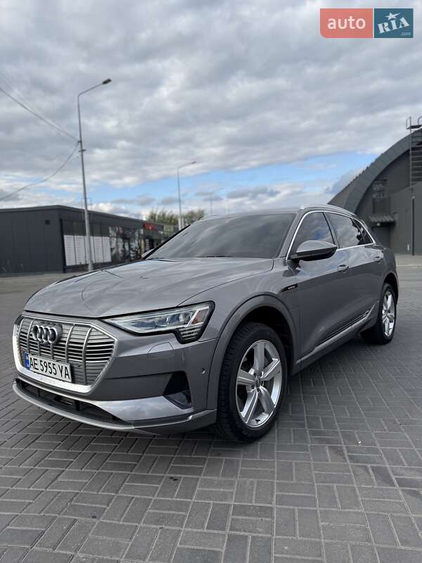 Позашляховик / Кросовер Audi e-tron 2019 в Дніпрі