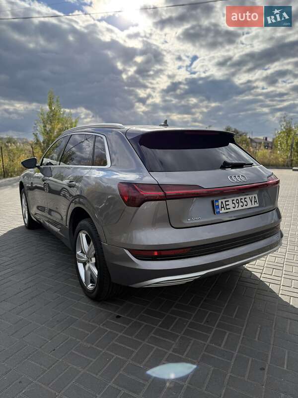 Позашляховик / Кросовер Audi e-tron 2019 в Дніпрі