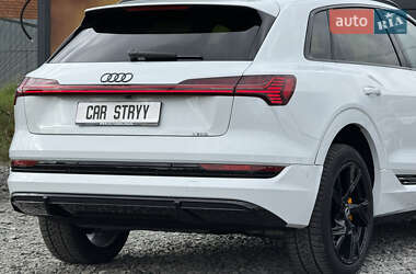Позашляховик / Кросовер Audi e-tron 2021 в 