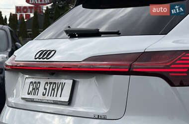Позашляховик / Кросовер Audi e-tron 2021 в 