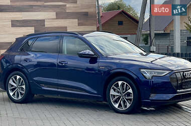 Позашляховик / Кросовер Audi e-tron 2021 в 