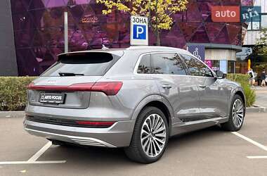 Внедорожник / Кроссовер Audi e-tron 2019 в 