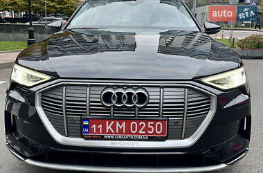 Позашляховик / Кросовер Audi e-tron 2019 в 