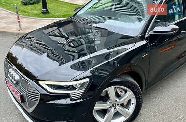 Позашляховик / Кросовер Audi e-tron 2019 в 