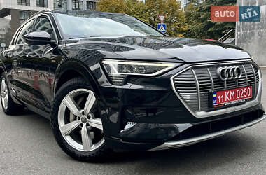 Позашляховик / Кросовер Audi e-tron 2019 в 