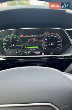 Позашляховик / Кросовер Audi e-tron 2019 в 