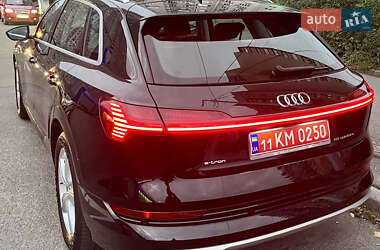 Позашляховик / Кросовер Audi e-tron 2019 в 