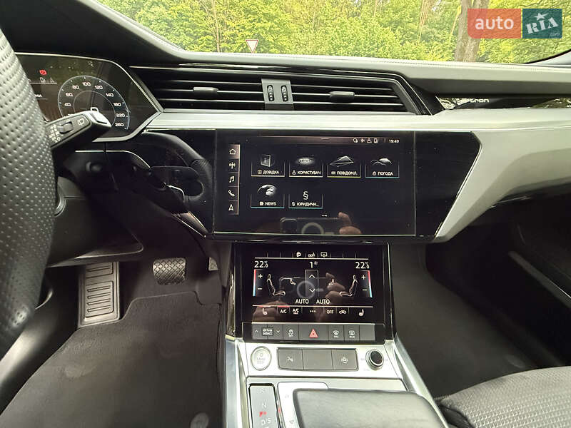 Позашляховик / Кросовер Audi e-tron 2019 в Львові фото 35 Позашляховик / Кросовер Audi e-tron 2019 в Львові