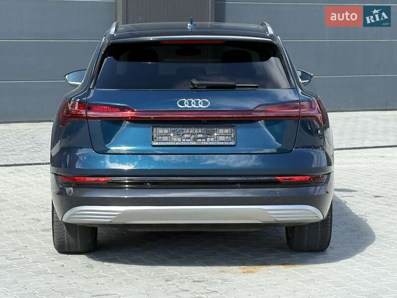 Позашляховик / Кросовер Audi e-tron 2021 в Городку