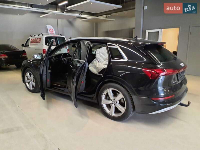 Позашляховик / Кросовер Audi e-tron 2019 в Києві фото 2 Позашляховик / Кросовер Audi e-tron 2019 в Києві