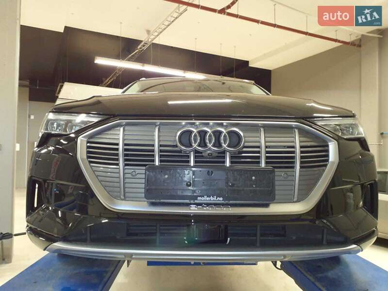 Позашляховик / Кросовер Audi e-tron 2019 в Києві фото 14 Позашляховик / Кросовер Audi e-tron 2019 в Києві