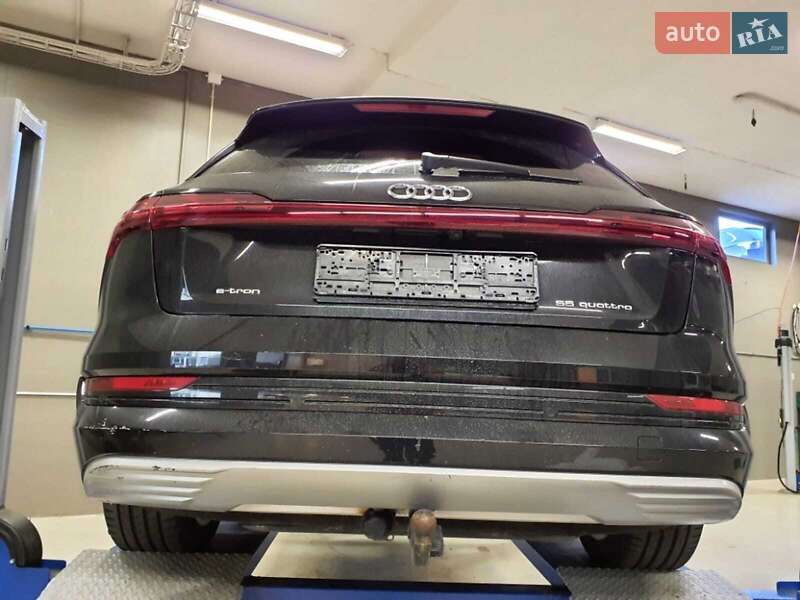 Позашляховик / Кросовер Audi e-tron 2019 в Києві фото 26 Позашляховик / Кросовер Audi e-tron 2019 в Києві