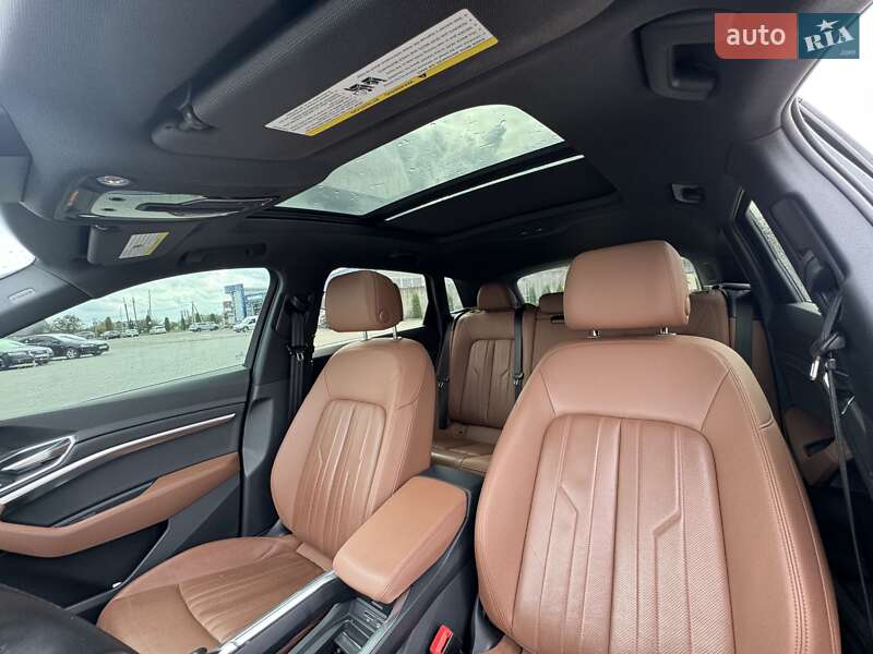 Внедорожник / Кроссовер Audi e-tron 2019 в Сарнах
