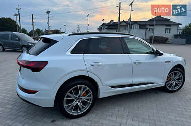 Позашляховик / Кросовер Audi e-tron 2019 в 