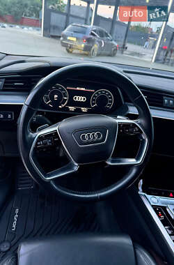 Позашляховик / Кросовер Audi e-tron 2019 в 