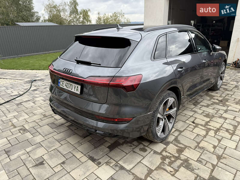 Позашляховик / Кросовер Audi e-tron 2022 в Чернівцях
