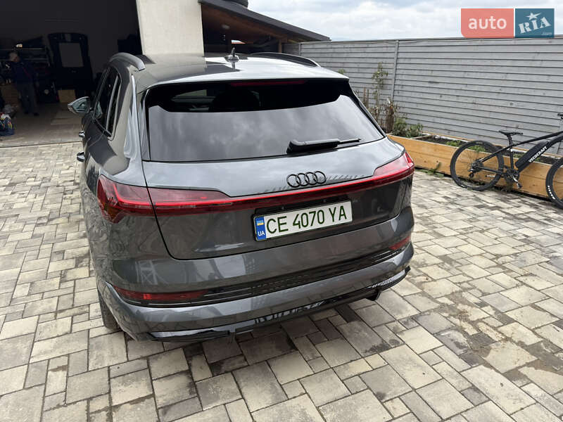 Позашляховик / Кросовер Audi e-tron 2022 в Чернівцях