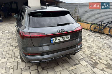 Позашляховик / Кросовер Audi e-tron 2022 в 