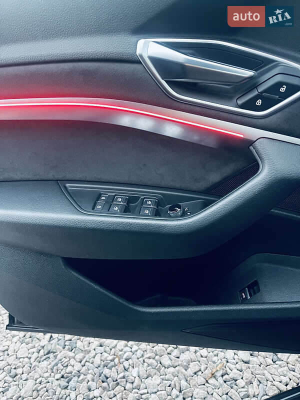 Позашляховик / Кросовер Audi e-tron 2019 в Бродах