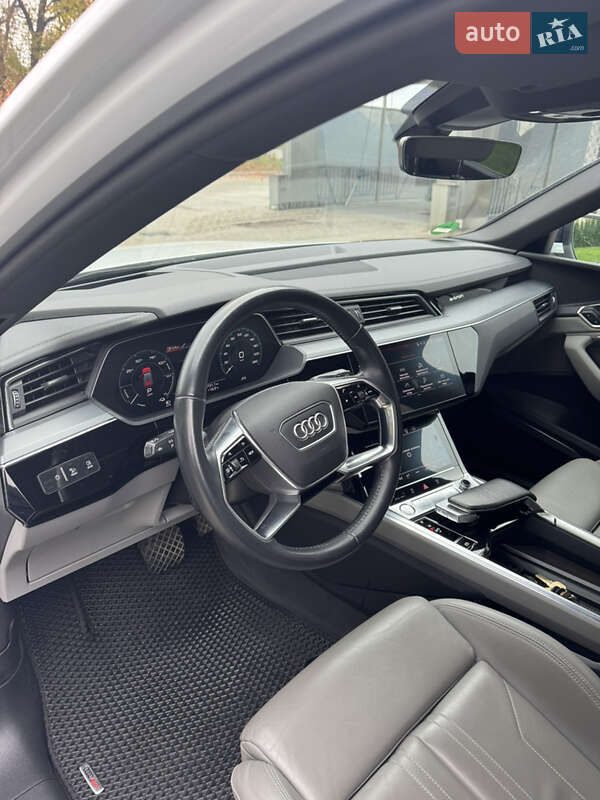 Внедорожник / Кроссовер Audi e-tron 2018 в Бучаче фото 29 Внедорожник / Кроссовер Audi e-tron 2018 в Бучаче