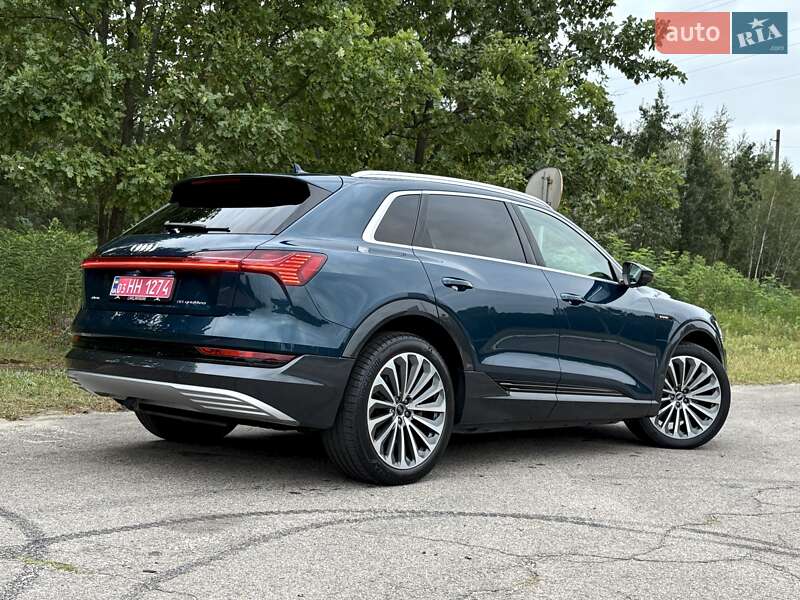 Позашляховик / Кросовер Audi e-tron 2021 в Києві