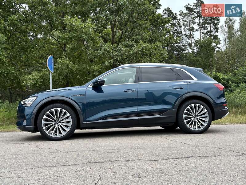 Позашляховик / Кросовер Audi e-tron 2021 в Києві