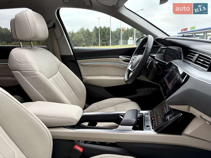 Позашляховик / Кросовер Audi e-tron 2021 в Києві