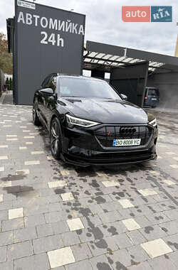 Позашляховик / Кросовер Audi e-tron 2020 в 