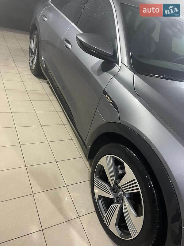 Внедорожник / Кроссовер Audi e-tron 2019 в Полтаве