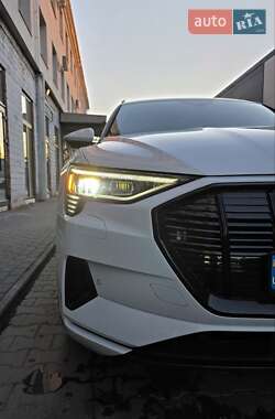 Внедорожник / Кроссовер Audi e-tron 2020 в 
