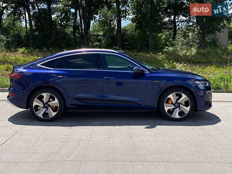 Позашляховик / Кросовер Audi e-tron 2021 в Києві фото 16 Позашляховик / Кросовер Audi e-tron 2021 в Києві