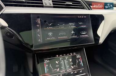 Позашляховик / Кросовер Audi e-tron 2021 в  фото 35 Позашляховик / Кросовер Audi e-tron 2021 в