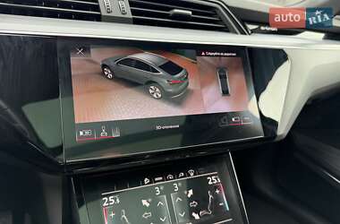 Позашляховик / Кросовер Audi e-tron 2021 в  фото 38 Позашляховик / Кросовер Audi e-tron 2021 в
