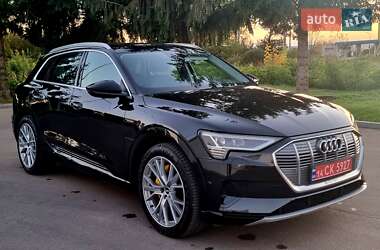 Позашляховик / Кросовер Audi e-tron 2021 в 