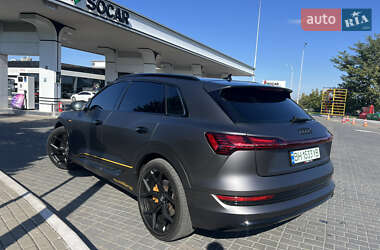 Позашляховик / Кросовер Audi e-tron 2019 в 