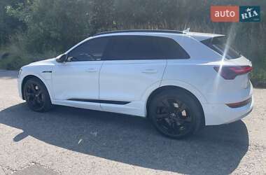 Позашляховик / Кросовер Audi e-tron 2019 в 