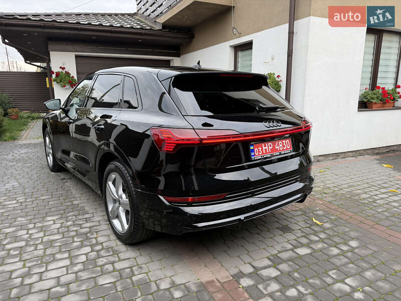 Позашляховик / Кросовер Audi e-tron 2022 в Луцьку
