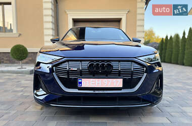 Позашляховик / Кросовер Audi e-tron 2022 в  фото 5 Позашляховик / Кросовер Audi e-tron 2022 в