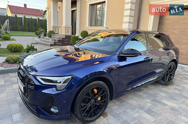 Позашляховик / Кросовер Audi e-tron 2022 в  фото 18 Позашляховик / Кросовер Audi e-tron 2022 в