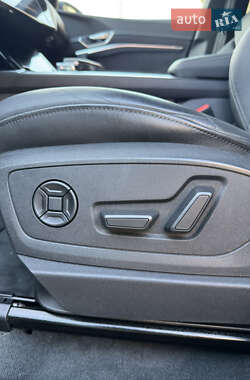 Позашляховик / Кросовер Audi e-tron 2022 в  фото 47 Позашляховик / Кросовер Audi e-tron 2022 в