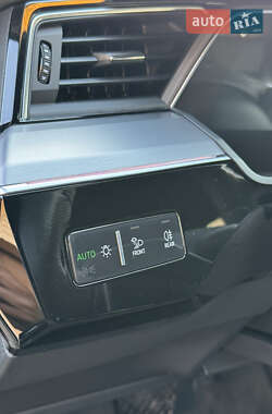 Позашляховик / Кросовер Audi e-tron 2022 в  фото 51 Позашляховик / Кросовер Audi e-tron 2022 в