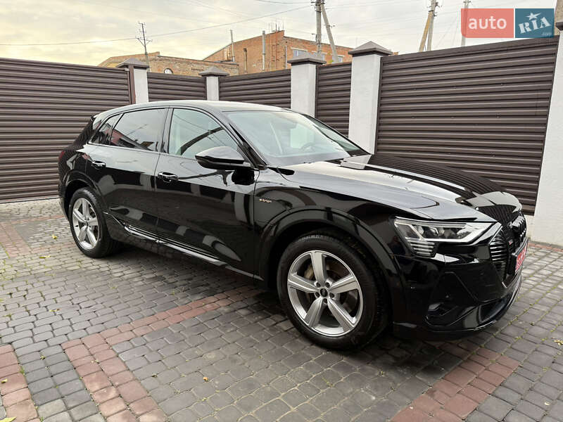 Позашляховик / Кросовер Audi e-tron 2022 в Луцьку