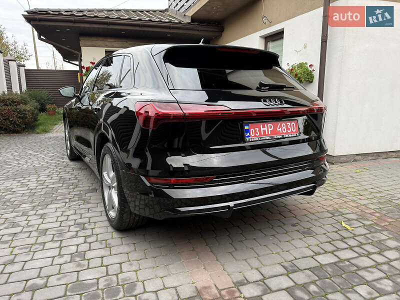Позашляховик / Кросовер Audi e-tron 2022 в Луцьку