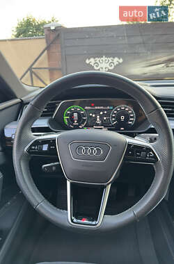 Позашляховик / Кросовер Audi e-tron 2022 в  фото 71 Позашляховик / Кросовер Audi e-tron 2022 в