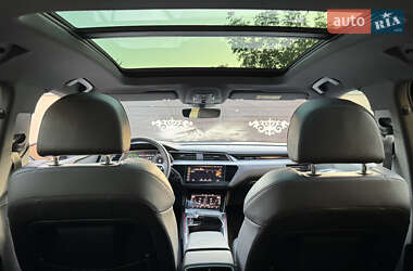 Позашляховик / Кросовер Audi e-tron 2022 в  фото 88 Позашляховик / Кросовер Audi e-tron 2022 в