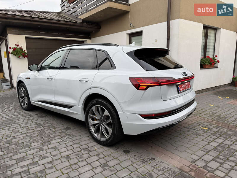 Позашляховик / Кросовер Audi e-tron 2022 в Луцьку