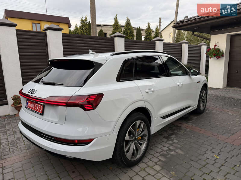 Позашляховик / Кросовер Audi e-tron 2022 в Луцьку