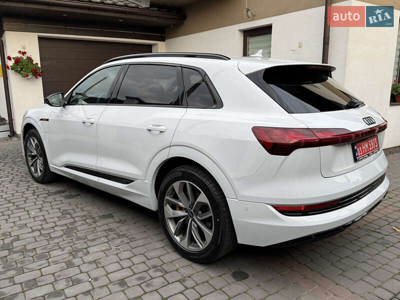 Позашляховик / Кросовер Audi e-tron 2022 в Луцьку