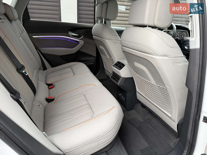 Позашляховик / Кросовер Audi e-tron 2022 в Луцьку